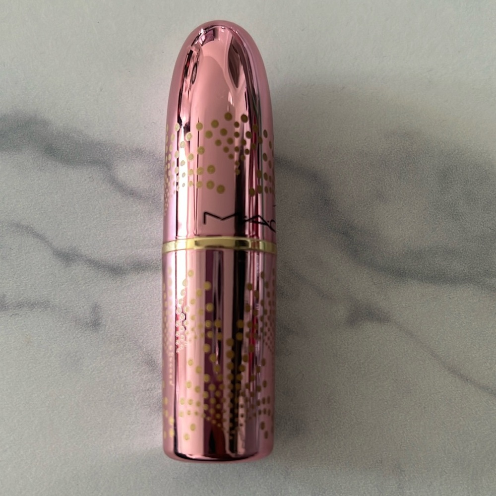 MAC Bubbles & Bows Lustreglass Sheer-Shine Lipstick “PUT A BOW ON IT” NEW no Box - Picture 2 of 5